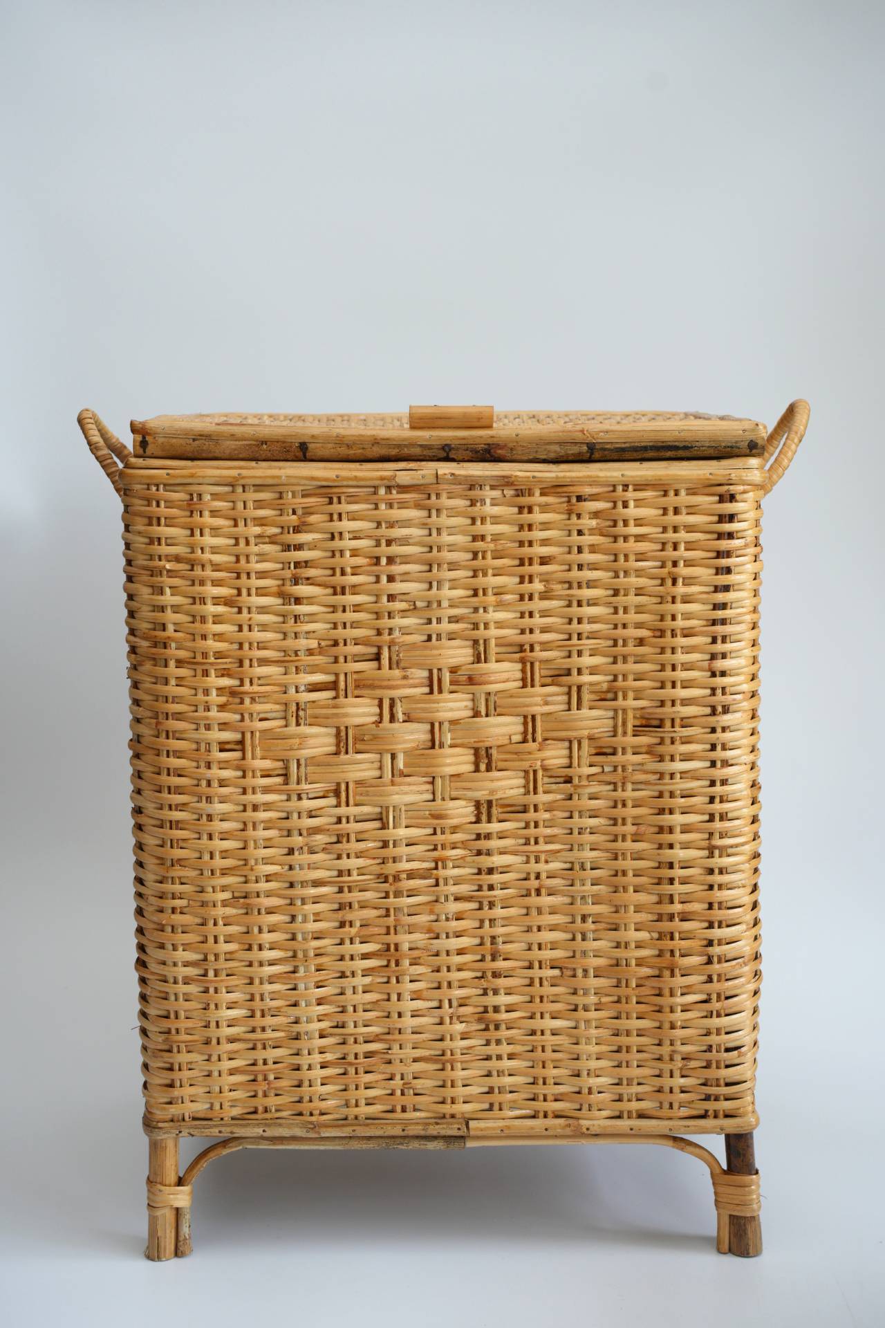Handwoven Rattan Laundry Basket With Lid